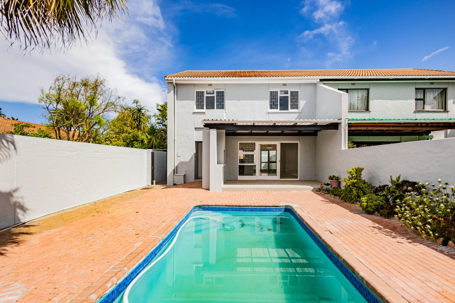 4 Bedroom Property for Sale in Bloubergrant Western Cape